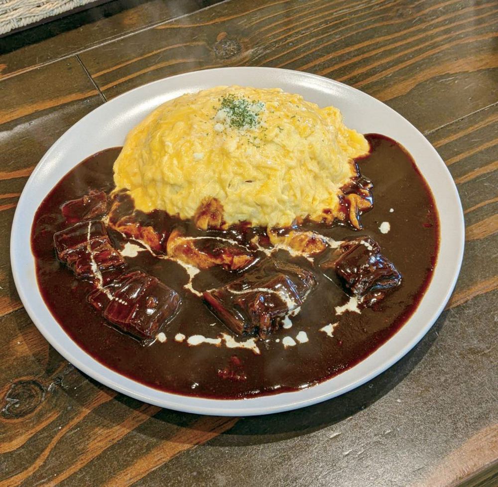 洋食屋のビーフシチューオムライス